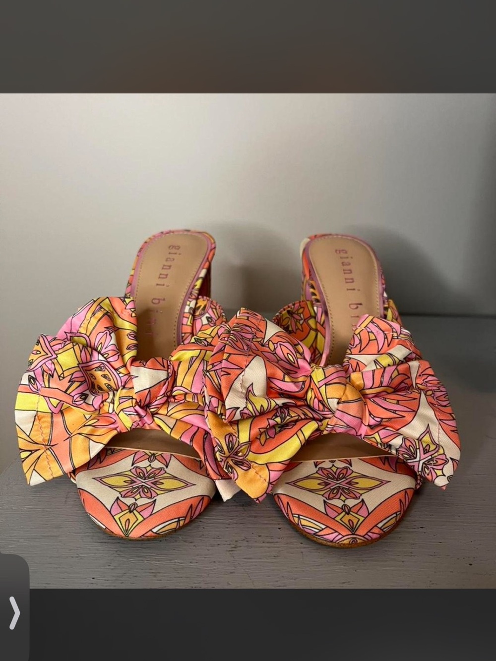 Gianni Bini Pink, Yellow & Orange Patterned Bow Art Deco Bow Sandals